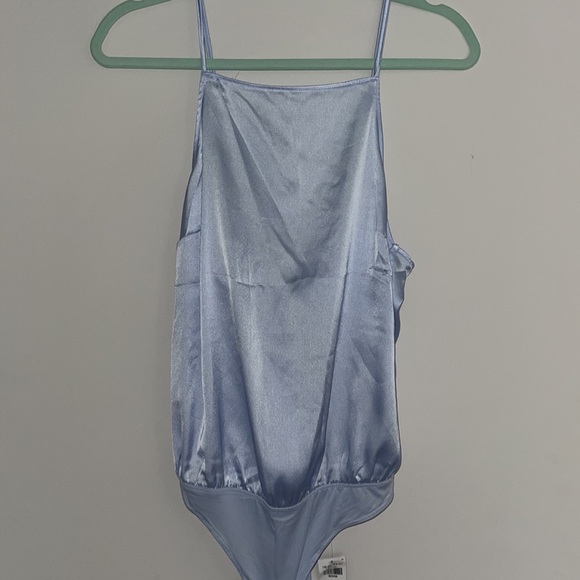 Silky light blue open back with bow bodysuit - Picture 5 of 10